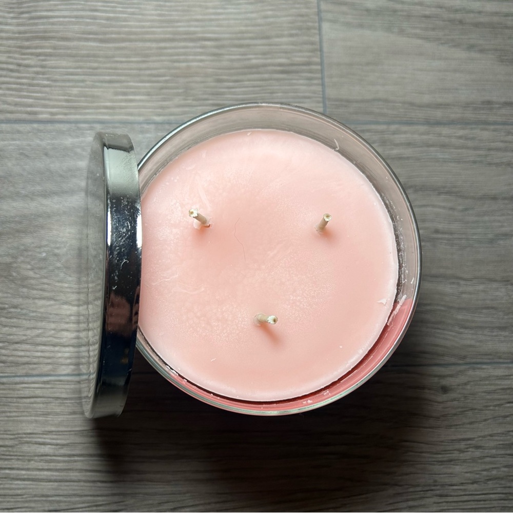 New Bath & Body Works 3-Wick Candle in Champagne Toast - Picture 4 of 5